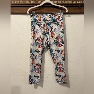 N.Y.L. Women's Floral Mid-rise Capri Leggings Sz Small Elastic at Waist (900)